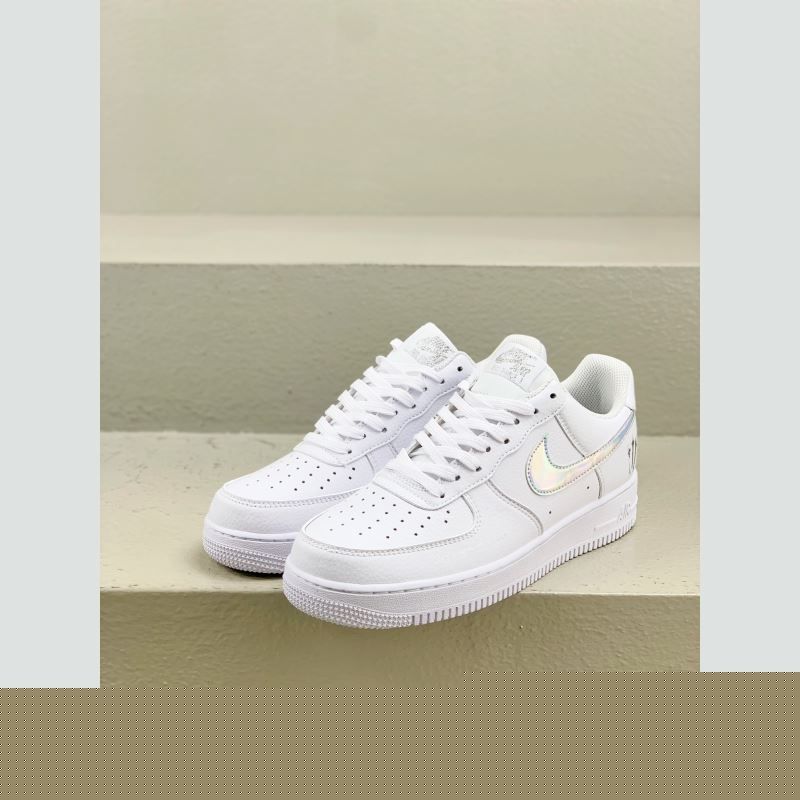 l**is V*t*n sneakers